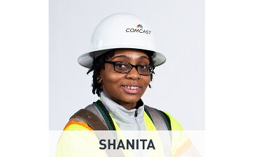 photo of comm tech Shanita in hard hat